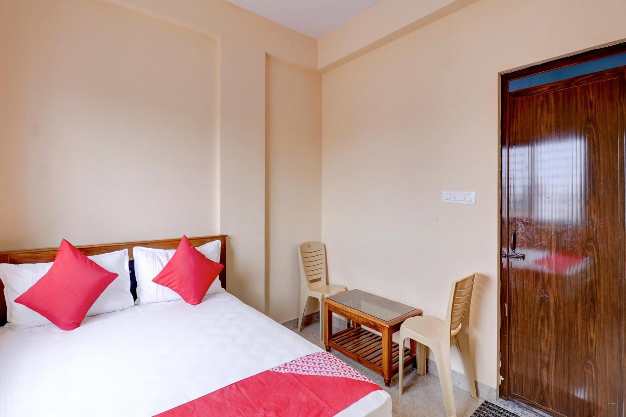 Oyo Flagship Golden Treasury Hotel Bangalore Exterior photo